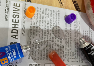 Высокоэффективный эпоксидный клей для тяжелых условий эксплуатации со стальными волокнами, время отверждения 5 минут, для работы по дереву, 48 г - Product Image 2