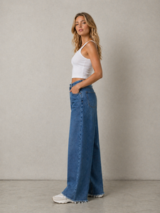 Jeans taille haute en mélange polyester-coton à ourlet brut et jambe <span class=keywords><strong>large</strong></span>, en denim mélangé <span class=keywords><strong>pour</strong></span> <span class=keywords><strong>femme</strong></span>, <span class=keywords><strong>pour</strong></span> un usage quotidien décontracté - Product Image 3