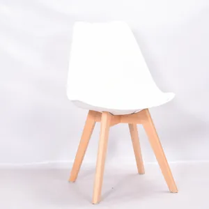 Chaises PP colorées en plastique, siège de salle à manger blanche, avec jambes en bois, livraison gratuite, vente en gros