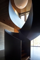 VIKO Intérieur de haute qualité Vente à chaud Intérieur de style noir Pédale en bois Escalier incurvé Escalier en colimaçon