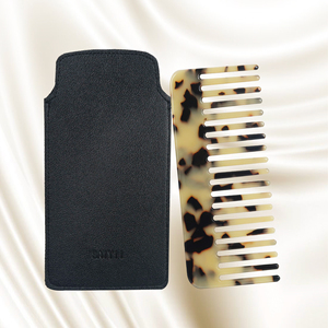 Saiyyi Biểu Tượng Tùy Chỉnh 4Mm Độ Dày Cellulose Acetate Tóc Lược Rộng Răng Chống Tĩnh Acetate Phụ Nữ Tóc Lược Với Pouch - Product Image 4