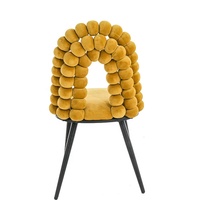 Collection de meubles personnalisés, style moderne et contemporain, chaises de salle à manger en velours, réglables, avec structure en fer doré poli.