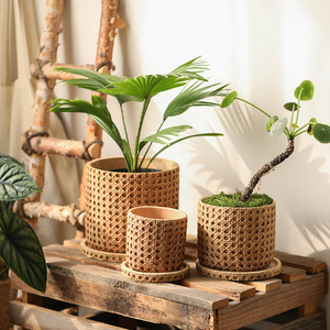 Grande Fioriera Vintage a Scacchi <span class=keywords><strong>in</strong></span> <span class=keywords><strong>Cemento</strong></span> con Sottovaso, Vaso da Fiori Retrò con Motivo Intrecciato per Interni/Esterni, Decorazione da Giardino - Product Image 3