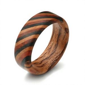 Anillo de hombre clásico de boda Gentdes Jewelry personalizable de 8 mm de madera natural, madera de hierro, sándalo rojo y ébano africano. - Product Image 4