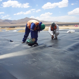 Géomembrane HDPE haute performance pour l'irrigation agricole, les réservoirs, les barrages, les bassins, le traitement des eaux usées et les exploitations agricoles - Product Image 5