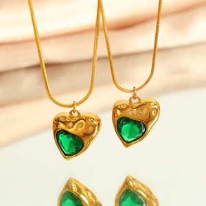 Collar de aleación de zinc con forma de corazón y colgante de cristal engastado en bisel para joyería de fiesta - Product Image 3