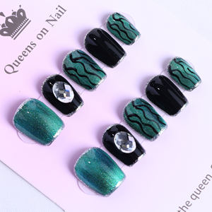 Uñas postizas de lujo acrílicas con estrellas y pedrería, cortas, verdes, de ataúd, de cobertura completa, hechas a mano, a precio de fábrica al por mayor. - Product Image 2