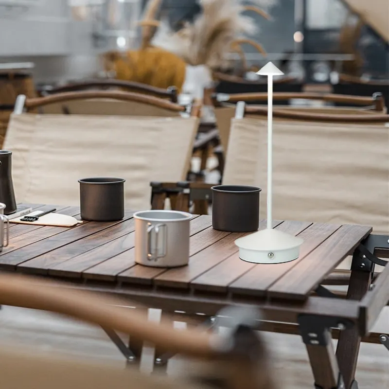 Basit ve üstün şarj edilebilir tasarım masa lambası kablosuz led masa lambası lüks restoran şarj edilebilir masa lambaları