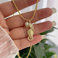 Collier pendentif combiné en perles d'eau douce plaqué or 18 carats et zircon coloré, motif poisson marin, luxe vintage, vente en gros