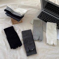 Chaussettes mi-mollet côtelées Tabi personnalisables pour femmes – Chaussettes décontractées extensibles à design fendu, élégantes, confortables et polyvalentes, style japonais