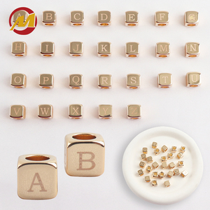 Ciondoli a Cubo <span class=keywords><strong>in</strong></span> Metallo con Lettere Maiuscole dell'<span class=keywords><strong>Alfabeto</strong></span> dalla A alla Z per Borse, Braccialetti Scorrevoli Fai-da-te e Braccialetti Personalizzati - Product Image 3