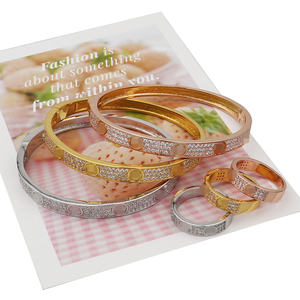 Classic Love Brand Teen Girl Pulsera Conjunto de joyas Pulsera <span class=keywords><strong>y</strong></span> anillo de <span class=keywords><strong>Amistad</strong></span> chapados en oro - Product Image 3