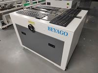 Machine automatique pour le pliage de vêtements, textiles, et articles vestimentaires (plieuse de t-shirts, ensacheuse)