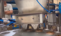 Machine automatique de remplissage de gobelets et de scellage de films préformés/enroulés 2 en 1 pour granulés/popcorn/farine de maïs