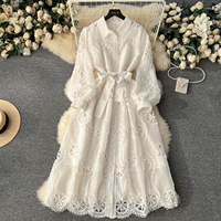 Robe décontractée élégante pour femme, en dentelle ajourée, coupe trapèze, manches longues, col chemise, ceinturée, longueur midi, pour le quotidien