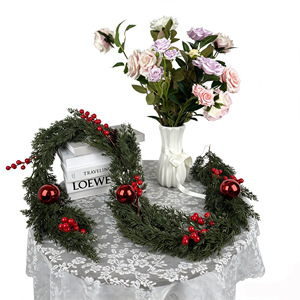 Guirlande de Noël artificielle avec baies rouges et décorations pour la décoration de la maison 60cm - Product Image 5