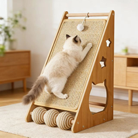 Grattoir vertical incliné moderne pour chat, en bambou et sisal, résistant à l'usure, sans dispersion, interactif, pour usage intérieur