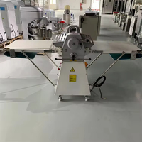 Machine automatique commerciale de rouleau de lamineur de laminoir plat de pâte de boulangerie de pain de croissant