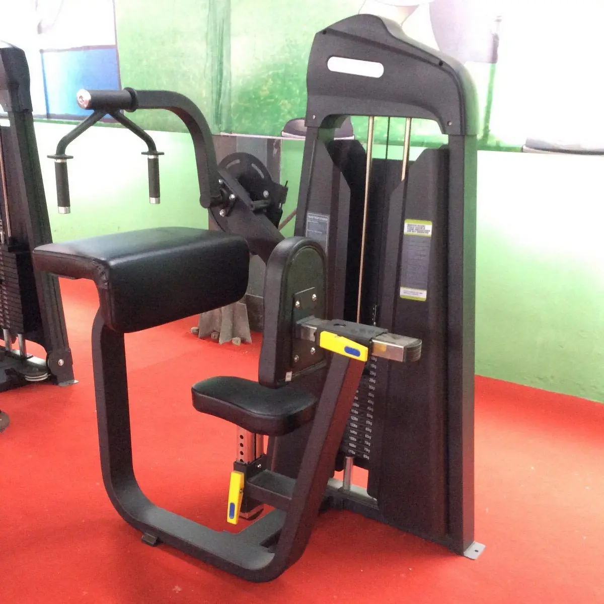 معدات اللياقة البدنية التجارية لممارسة التمارين الرياضية في الصالة الرياضية آلة التدريب على ارتداد العظام ثلاثية القوائم والتمديد بجلوس