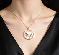 Collier pendentif oiseau creux en acier inoxydable sur branche, collier minimaliste avec découpe ronde oiseau et feuille, bijou quotidien pour femme, cadeau