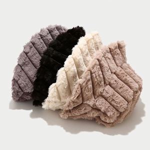 Chapeaux Bob en Fausse Fourrure Peluche Chaude d'Extérieur Style Rétro Rayé Design Japonais pour Automne Hiver - Product Image 2