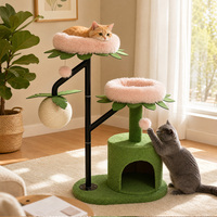 Support d'escalade pour chat moderne vert et rose avec poteaux en métal, panneau E1 et boule en sisal interactive