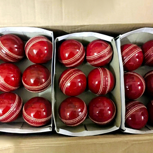 Ballon de cricket en cuir rouge, cousu à la main, qualité supérieure pour les matchs, l'entraînement et la pratique, qualité personnalisée, fournisseur en gros de LOGO - Product Image 6