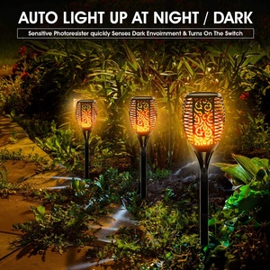 Luces Solares de Jardín para Exteriores con 96 LED, IP65 Impermeables, Diseño de Llama de Fuego, Recargables y con Sensor de Luz - Product Image 2