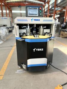 Machine de combinaison de profilés en aluminium à neuf axes, machine de sertissage d'angles en aluminium/machine de fabrication de fenêtres et de portes - Product Image 3