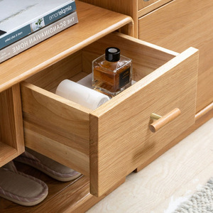 Poignées de meuble en bois en forme de T, en hêtre avec fixation en laiton, design minimaliste pour portes d'armoires - Product Image 2