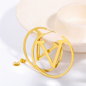 Pendientes de Aro con Letra V Grande Personalizados, Chapados en Oro de 18k y Acero Inoxidable Vintage, con Circonita, para Mujer - Product Image 2
