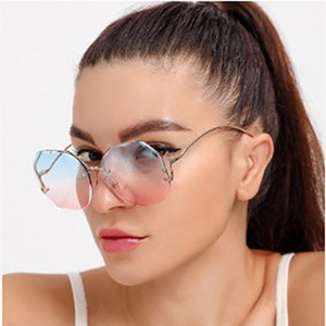 2024 haute qualité femmes <span class=keywords><strong>lunettes</strong></span> <span class=keywords><strong>de</strong></span> <span class=keywords><strong>soleil</strong></span> designer femmes à la mode luxe sans monture <span class=keywords><strong>lunettes</strong></span> <span class=keywords><strong>de</strong></span> <span class=keywords><strong>soleil</strong></span> <span class=keywords><strong>2023</strong></span> <span class=keywords><strong>lunettes</strong></span> <span class=keywords><strong>de</strong></span> <span class=keywords><strong>soleil</strong></span> - Product Image 2