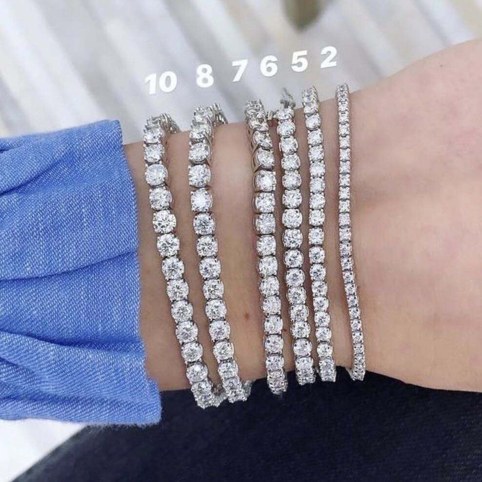 18k white gold bracelet with moissanite