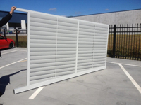 Portail Coulissant Moderne en Aluminium pour Allée d'Entrée, Personnalisable et Décoratif, Idéal pour Cour Extérieure - Offre Spéciale