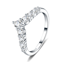 Bague élégante en argent sterling S925 avec moissanite taille ronde, bague de fiançailles en moissanite en forme de V pour femme