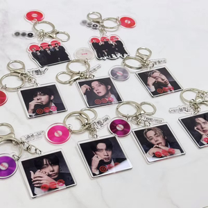 Llavero acrílico K-POP BT al por mayor, con foto digital AR de la gira mundial 2026, dijes de miembros del grupo <span class=keywords><strong>para</strong></span> fans, colgante <span class=keywords><strong>para</strong></span> bolsa de regalo - Product Image 2