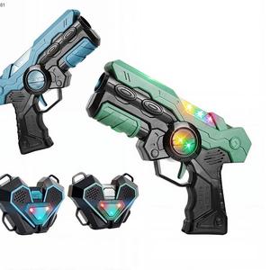 Hồng ngoại Đồ chơi súng Laser Trò chơi bắn súng ánh sáng mát mẻ âm nhạc Thiết kế trẻ em Laser Đồ chơi Chiến đấu thiết lập với súng và lá chắn - Product Image 1