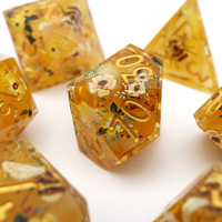Set Dadu Resin DND Tepi Tajam Desain Lebah Bunga Huruf Emas 7 Buah untuk Permainan Peran Dungeons Dragons-L22
