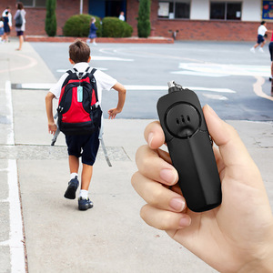 พวงกุญแจสัญญาณเตือนภัยส่วนบุคคล 130 เดซิเบลสีดำแบบพกพาสำหรับเด็กผู้หญิงอุปกรณ์ป้องกันหมาป่าเพื่อความปลอดภัย - Product Image 1