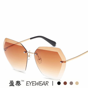 แว่นตา แว่นกันแดดไร้กรอบ โลหะสีทอง UV400 ผู้หญิง แฟชั่น เลนส์สไตล์โอเชี่ยน - Product Image 4