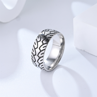 Bague en acier inoxydable pour hommes à la mode Vente en gros 8mm Bague vintage sculptée Stock de bijoux