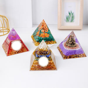 Pyramide d'Orgone en Résine avec Cristaux Chakra en Gros, Pierre Brute, pour Décoration Intérieure - Product Image 6