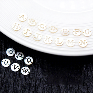 Contas Redondas Ocas de Madrepérola Natural 8mm com Letras, Pingente de Alfabeto DIY para Artesanato de Joias, Pulseiras e Brincos - Product Image 2