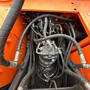 รถขุดมือสอง Doosan DX300LC-9C รถขุดไฮดรอลิกแบบตีนตะขาบ เครื่องยนต์ CAT เกียร์ ปั๊ม รุ่นปี 2023 ระบบไฮดรอลิก - Product Image 6