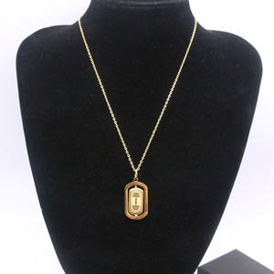 Collar deportivo de acero inoxidable al por mayor con colgante giratorio con mancuernas chapado en oro joyería inspirada en el grabado para bodas - Product Image 2