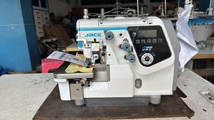 Máquina Remalladora Overlock de Alta Velocidad Jack C7, Totalmente Automática, Nueva, de Cuatro y Cinco Hilos, Industrial y Doméstica, Computarizada, con Motor Metálico - Product Image 3