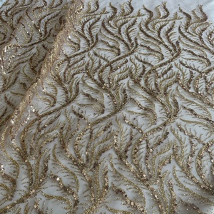 Tissu en maille à paillettes douces avec revêtement adhésif pour vêtements de mode - Product Image 2