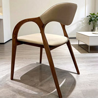 Chaise de salle à manger JP 2026 en bois de frêne massif de style nordique avec accoudoirs et dossier rembourrés pour la maison, l'hôtel et la restauration