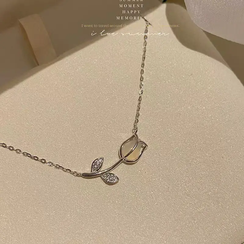 New chalcedony tulip necklace cold wind cat-eye pendant temperament Diamond clavicle chain Flower necklace birthday gift girl