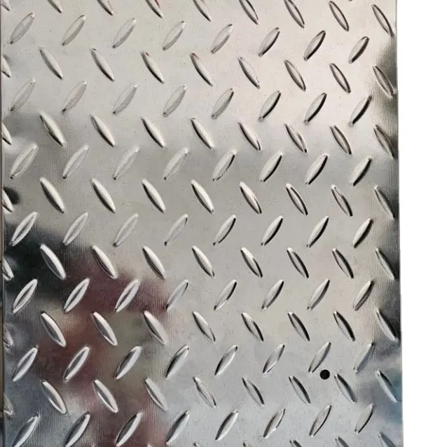 Zhenyu usine approvisionnement poinçonnage galvanisé passerelle panneaux planche grille crocodile bouche trou métal pour escalier feuille antidérapante